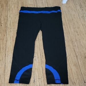 90 Degrees Black and Blue Leggings Capri Length